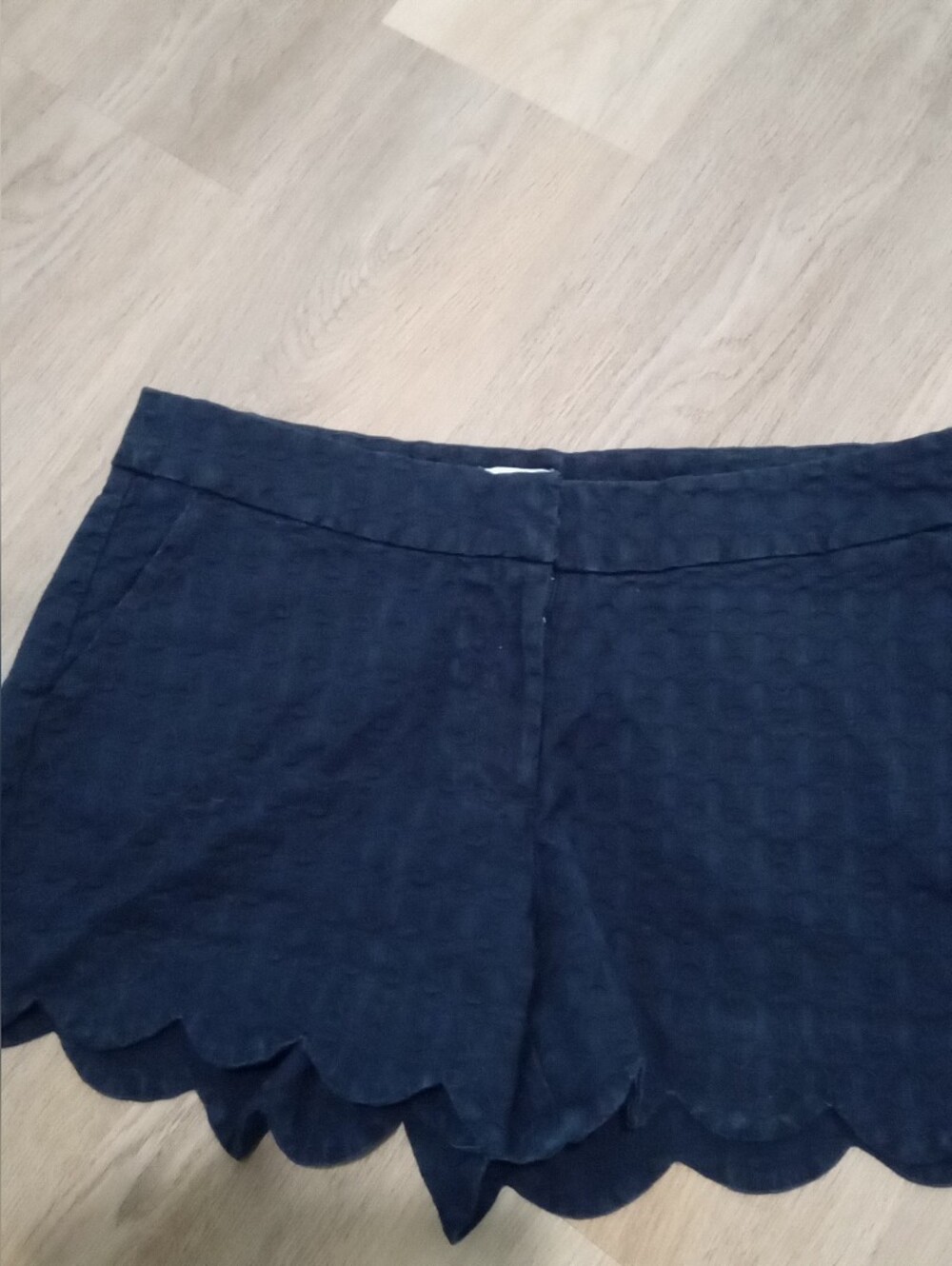 Crown & Ivy Size 6 Navy Scalloped Hem High-Waist Shorts
